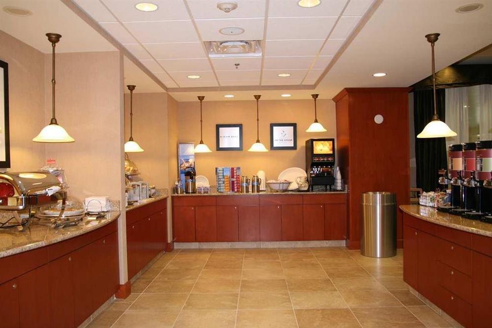 Hampton Inn & Suites West Haven Restaurace fotografie